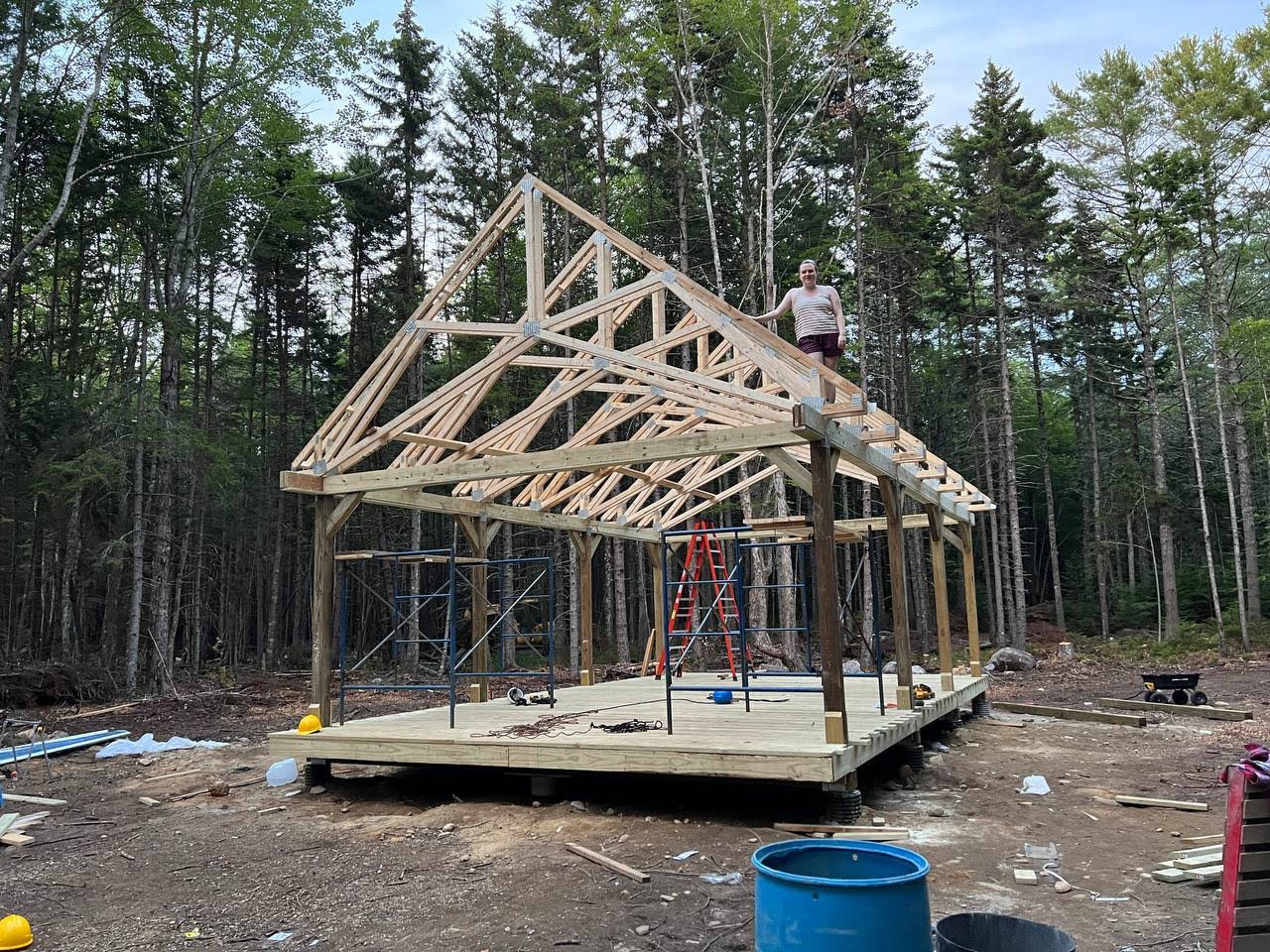 The pavilion with the trusses installed